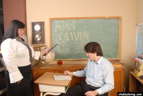 Brunetka kwasy Olivia подгибание jej Student w Klasa dla klas
